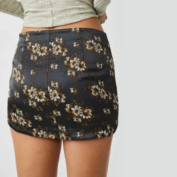 NWT Free People black jacquard floral print satin-like mini skirt, 8 - Picture 11 of 16
